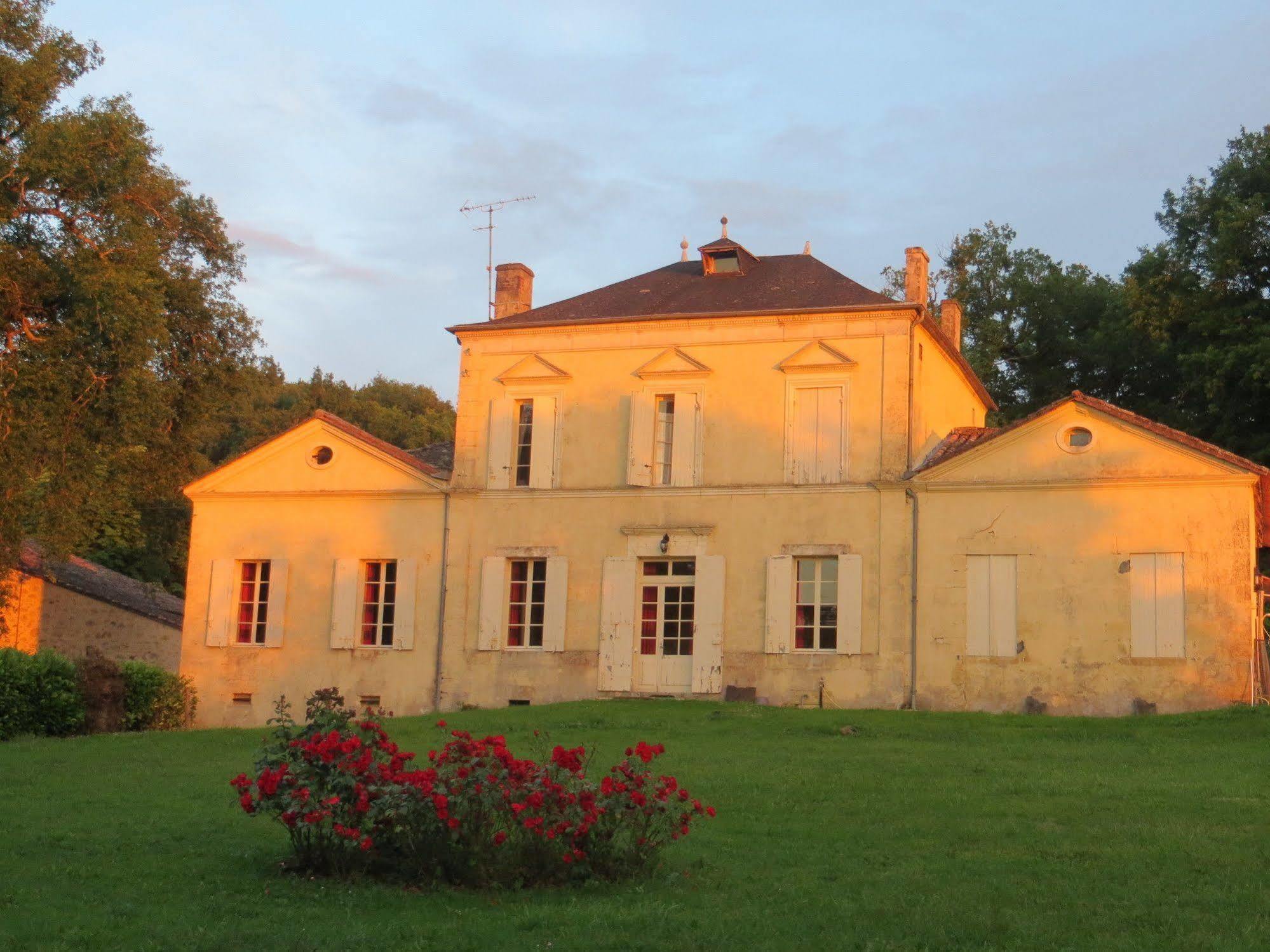 Bed and Breakfast Aux Trois Fontaines Eynesse Exterior foto
