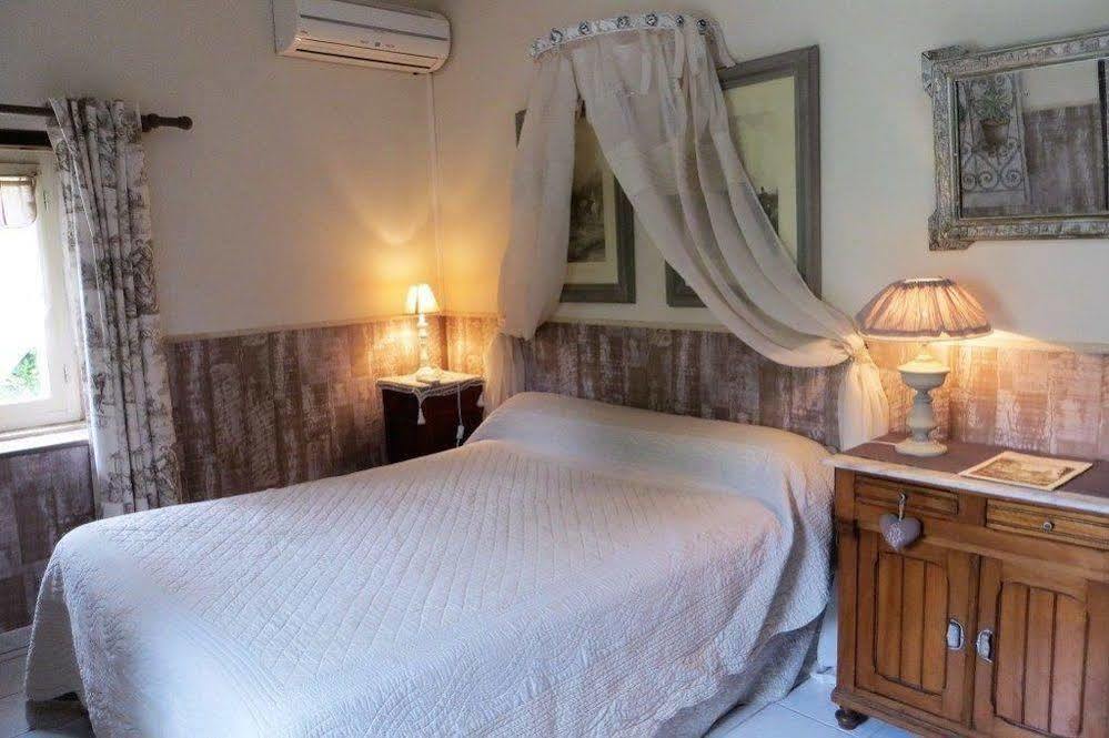Bed and Breakfast Aux Trois Fontaines Eynesse Exterior foto