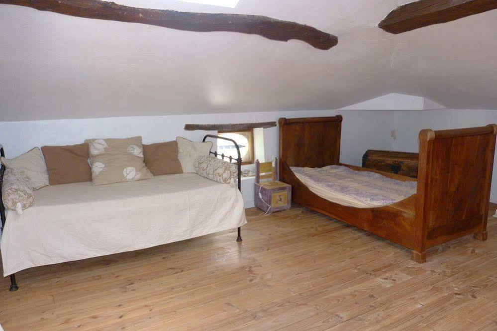 Bed and Breakfast Aux Trois Fontaines Eynesse Exterior foto