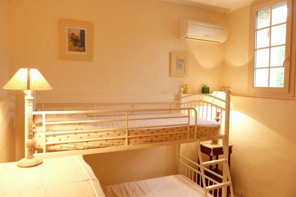Bed and Breakfast Aux Trois Fontaines Eynesse Exterior foto